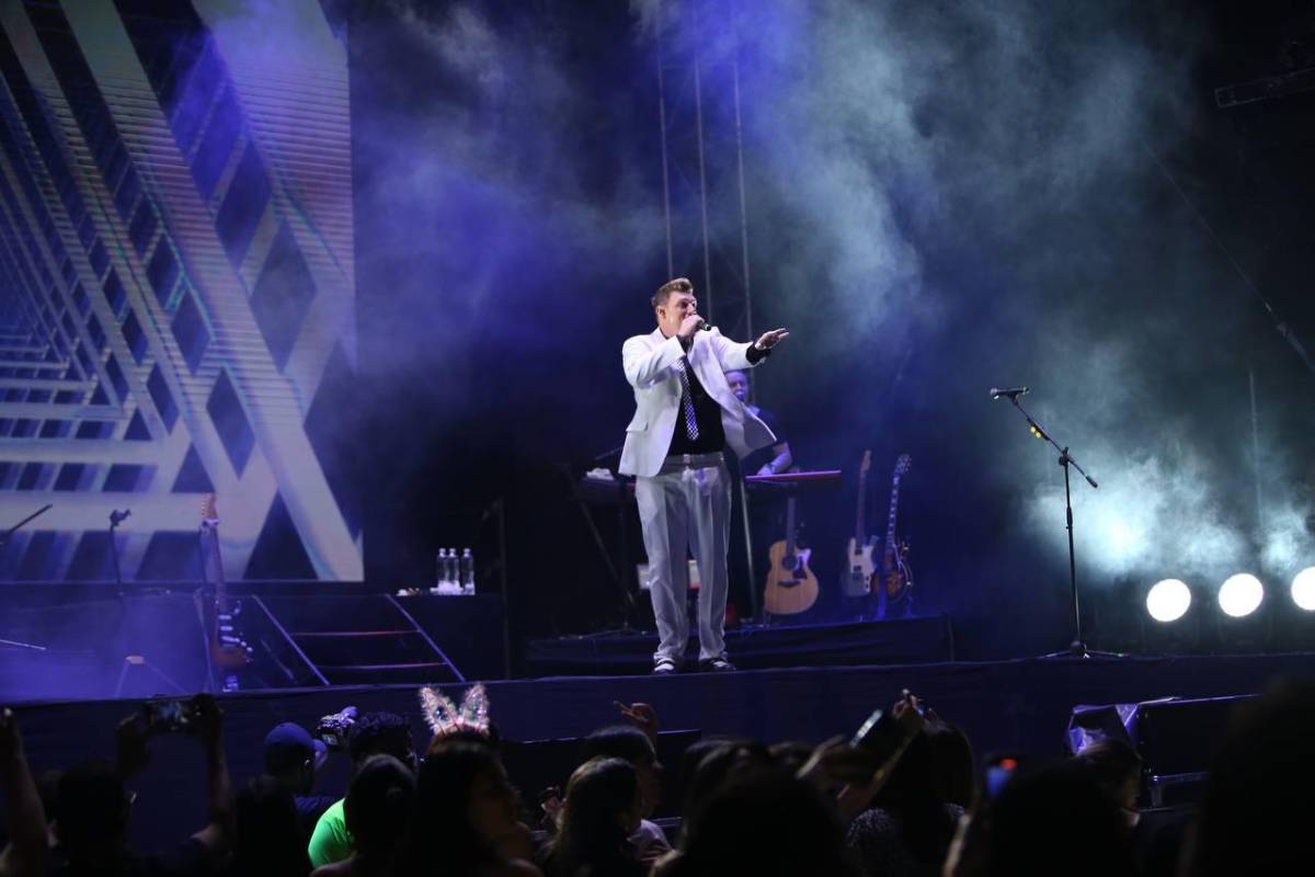 El artista dio prueba de su profesionalismo al iniciar con el show a la hora pactada.