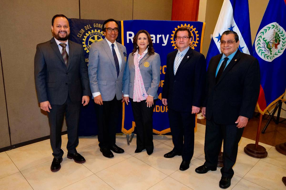 Velada de hermandad y brindis por los éxitos venideros