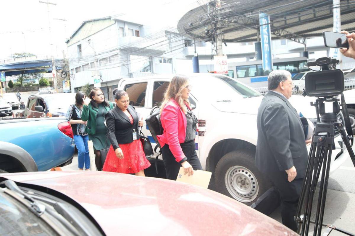 “Equipo élite” del TSC llega al CNE para investigar atrasos electorales