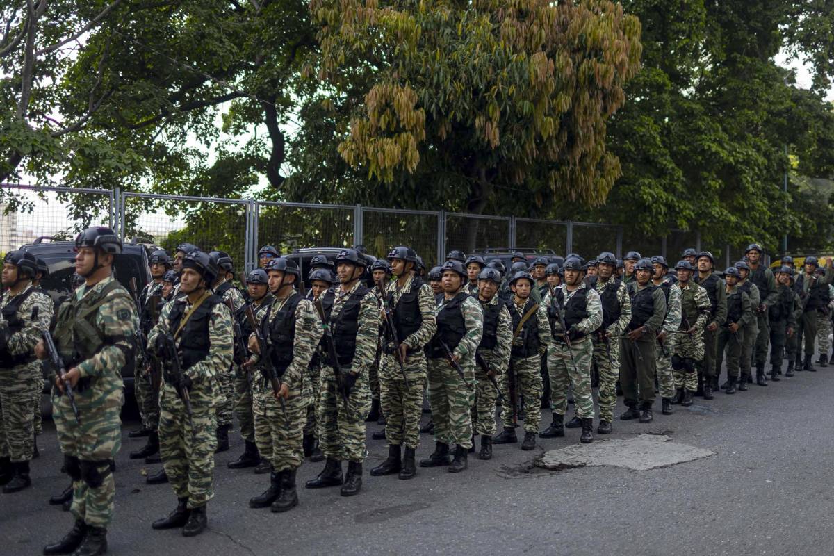 Maduro despliega sus milicias en Venezuela y avanza en entrenamiento militar