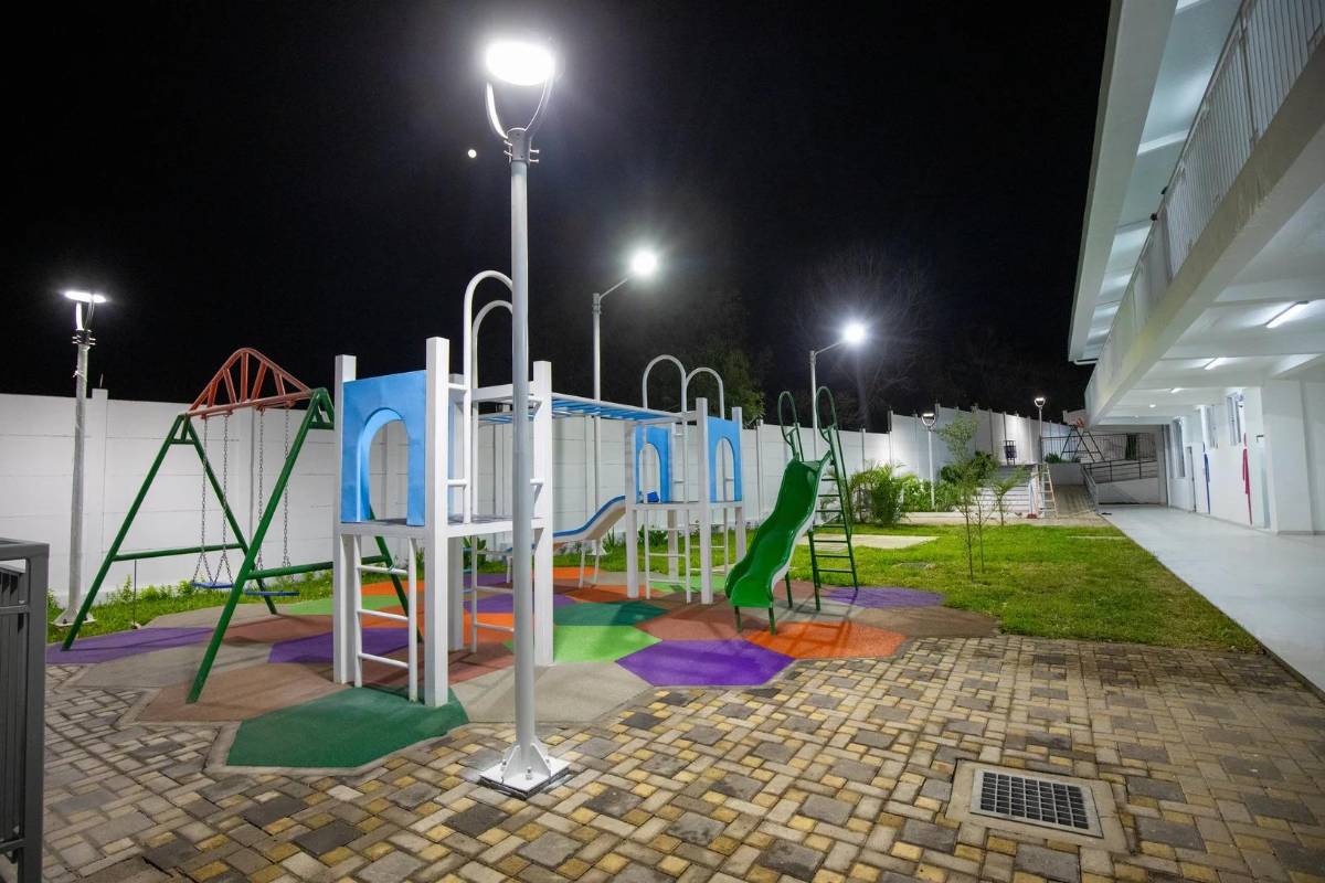 Bukele lanza plan 'Dos escuelas por día', inaugurando primeros edificios