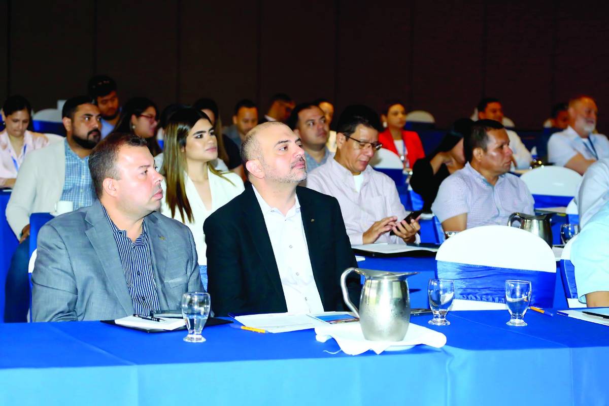 Para empresarios hondureños la maquinaria e insumos de avanzada que ofrecen los alemanes ayuda a la producción.