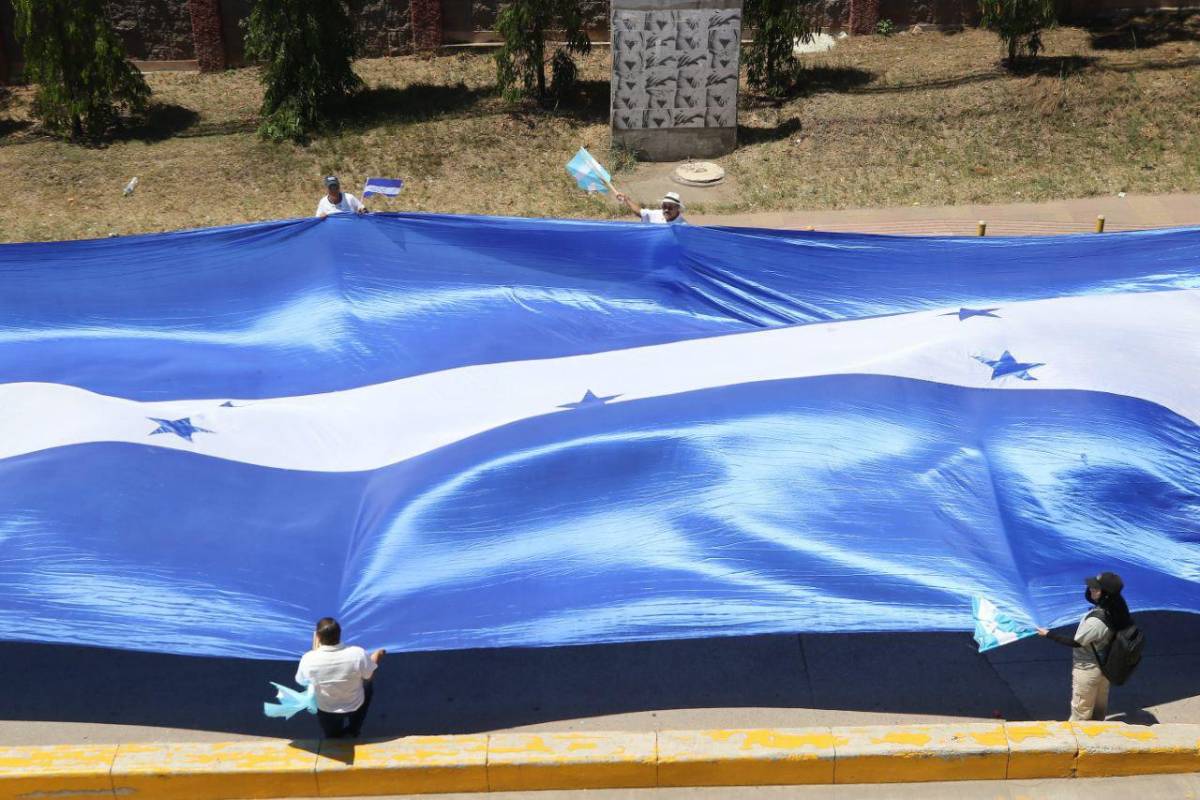Algarabía y entusiasmo: miles de capitalinos culminan la caminata de oración