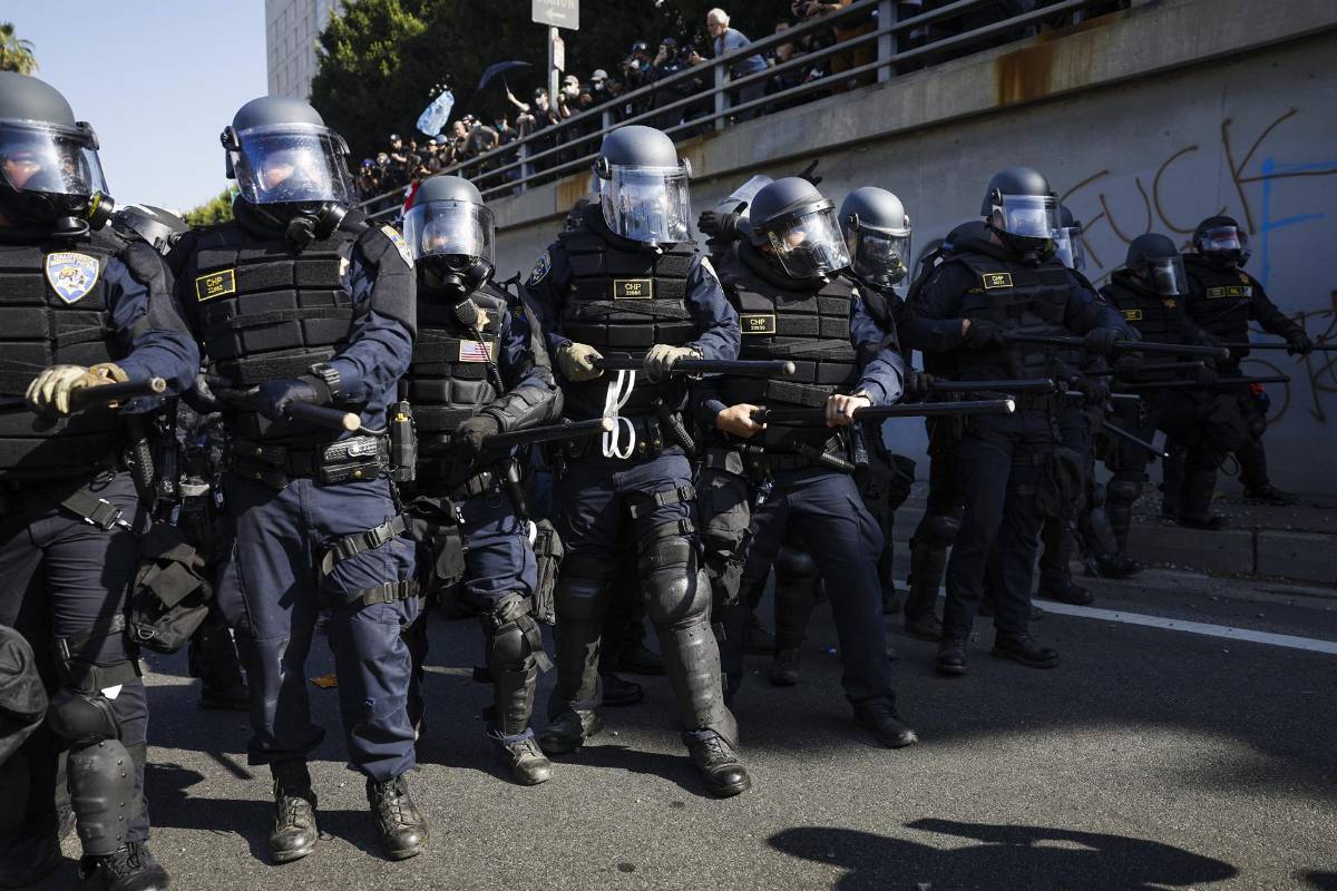 Estallido de violencia en Los Ángeles: Enfrentamientos entre manifestantes y tropas por redadas