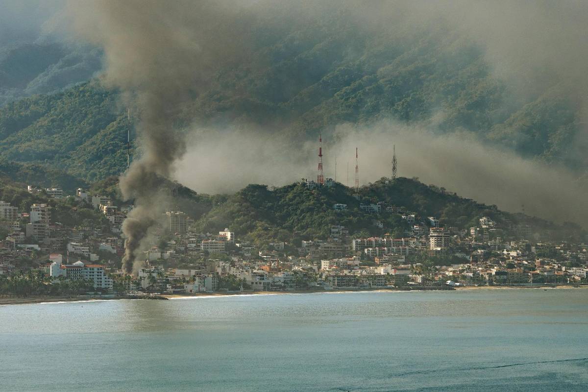 Tensión en México: Imágenes del terrible caos tras la muerte de El Mencho