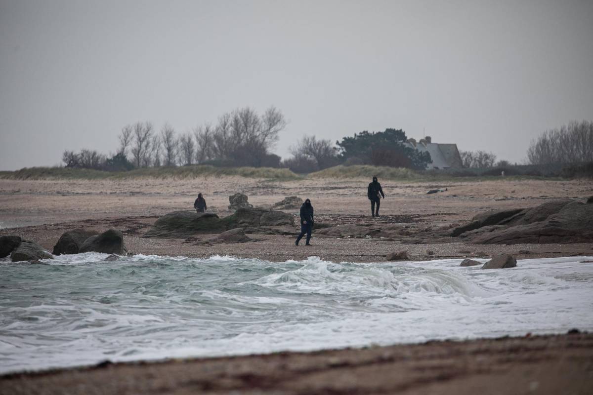 Nuevo “tsunami blanco” de cocaína en playas del norte de Francia