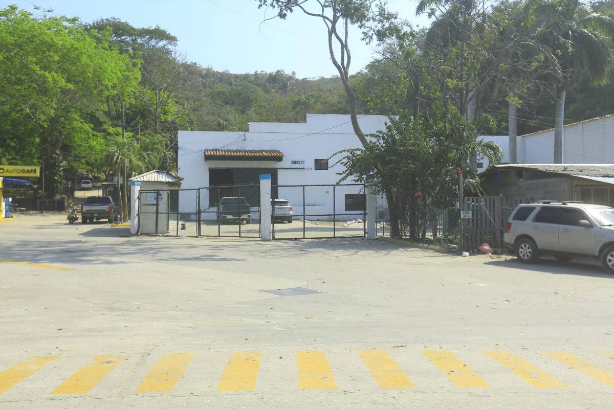 Aseguran 15 carros de Koriun; en uno de ellos le decomisaron $50,000 a Iván Velásquez