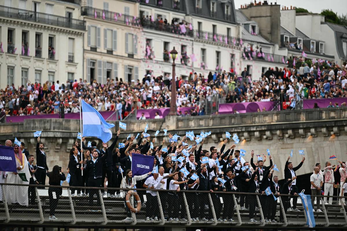La delegación de Argentina presente en el desfile de naciones.