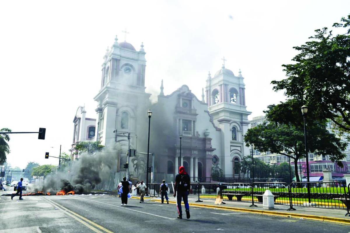Pese a la contaminación quemaron llantas.