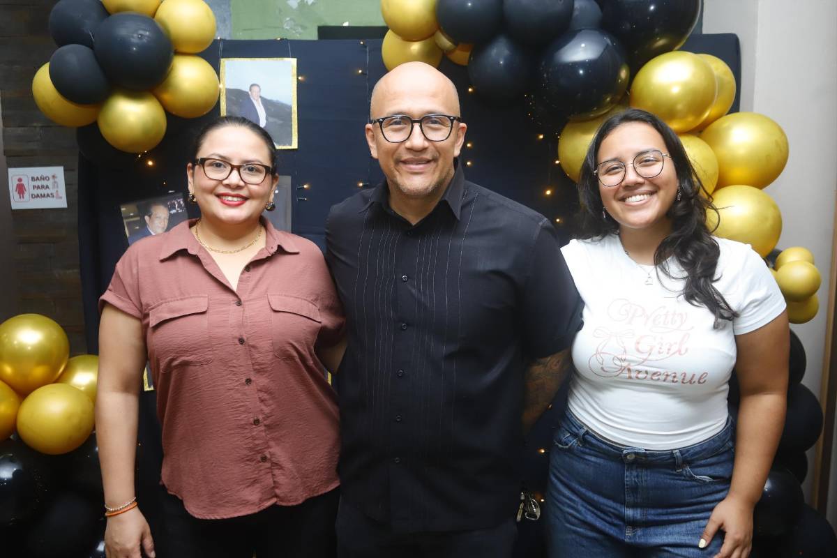 Emotivo homenaje a Moisés Canelo de parte de su esposa y artistas hondureños