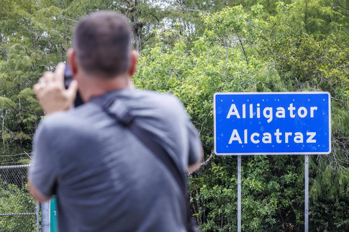 Turista es arrestado en Florida y enviado a Alligator Alcatraz