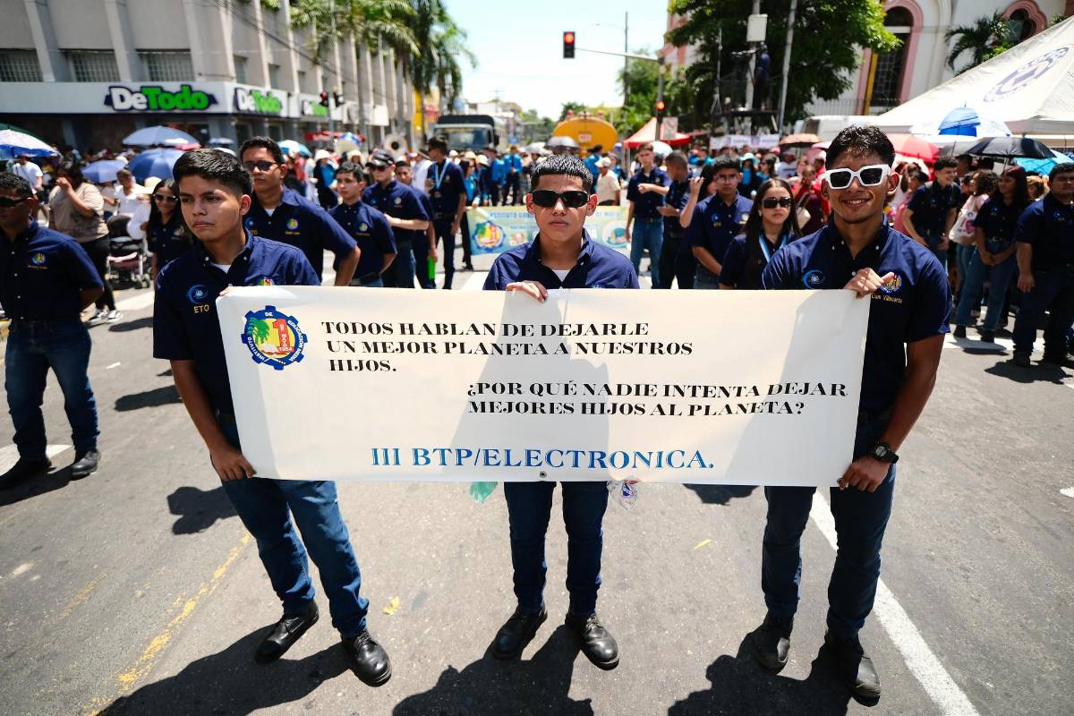 Instituto 1 de Mayo se roba el show en su retorno a los desfiles patrios