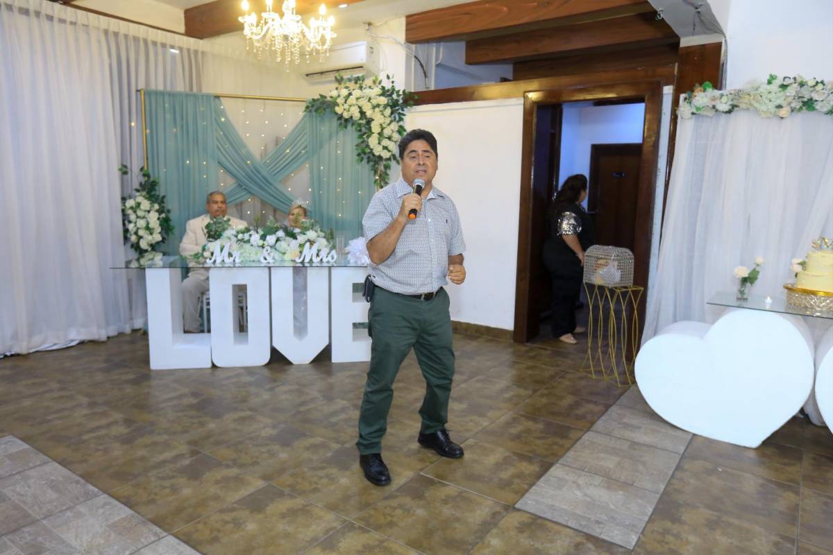 Fotos: Fidel Claros y Miramar García sellan ante Dios 24 años de amor