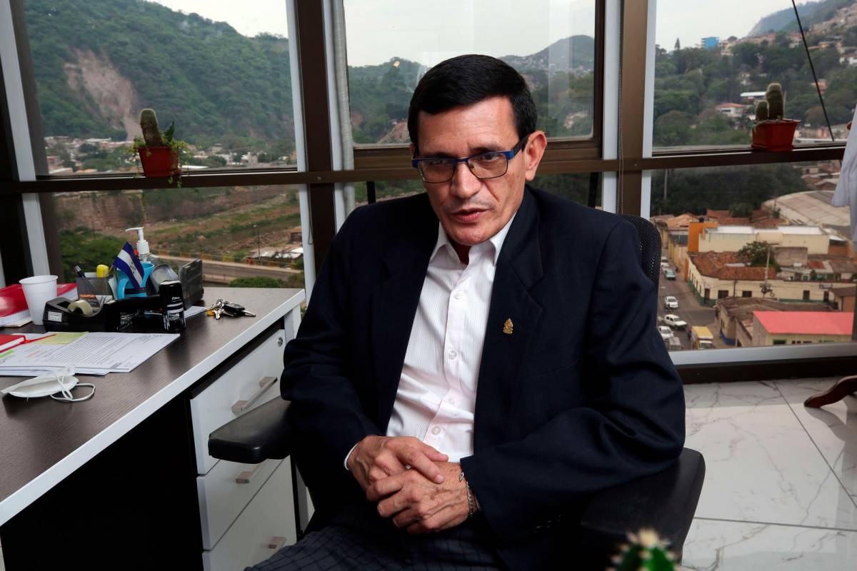 Gaspar Rodríguez: “En el IHSS recurrimos a compras de emergencia de medicamentos”