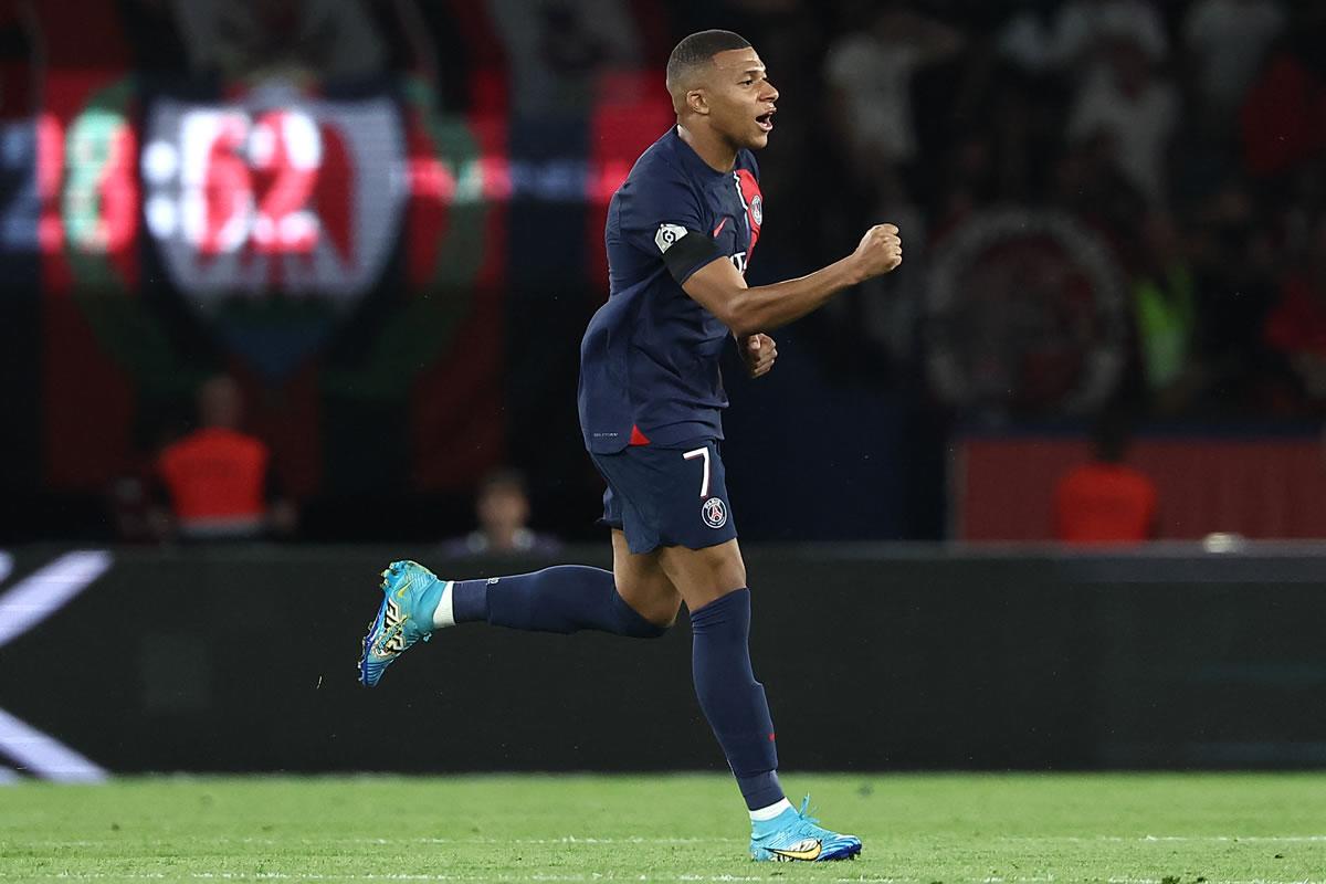 Kylian Mbappé también hizo doblete, pero no pudo evitar la derrota del PSG.