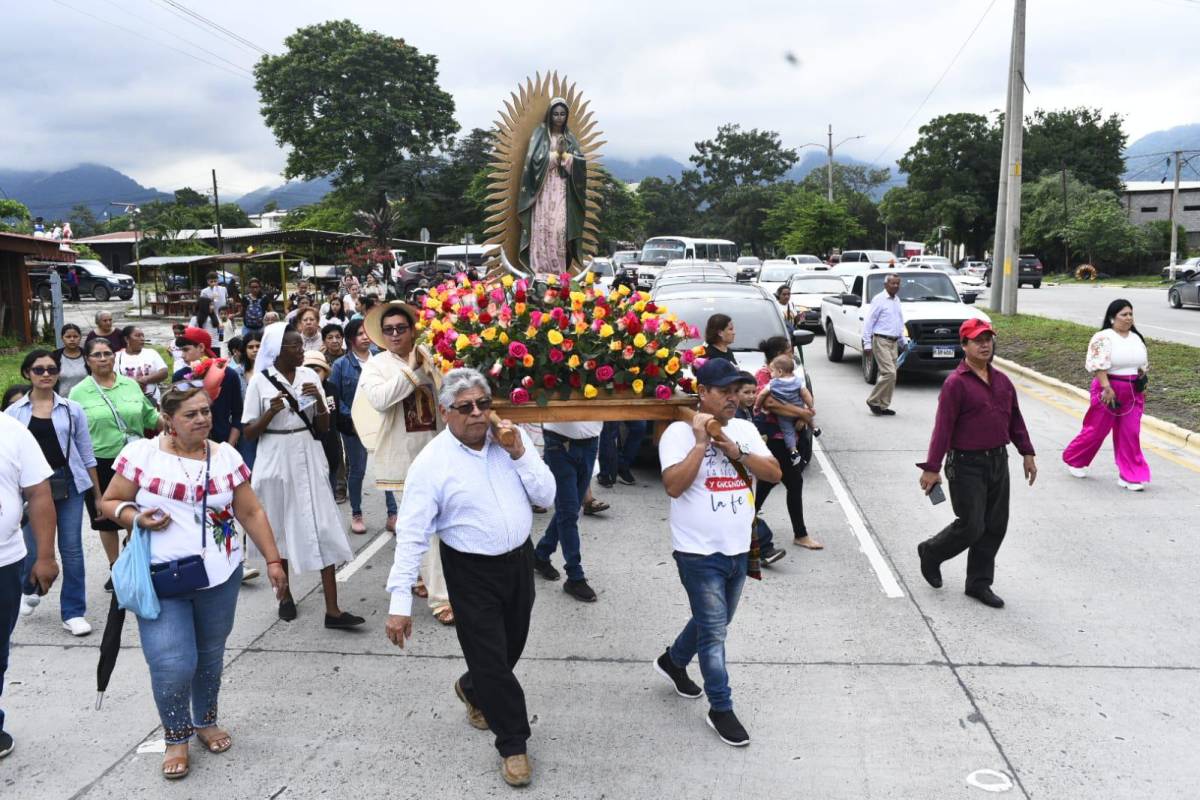 Católicos sampedranos muestran su devoción por la virgen de Guadalupe
