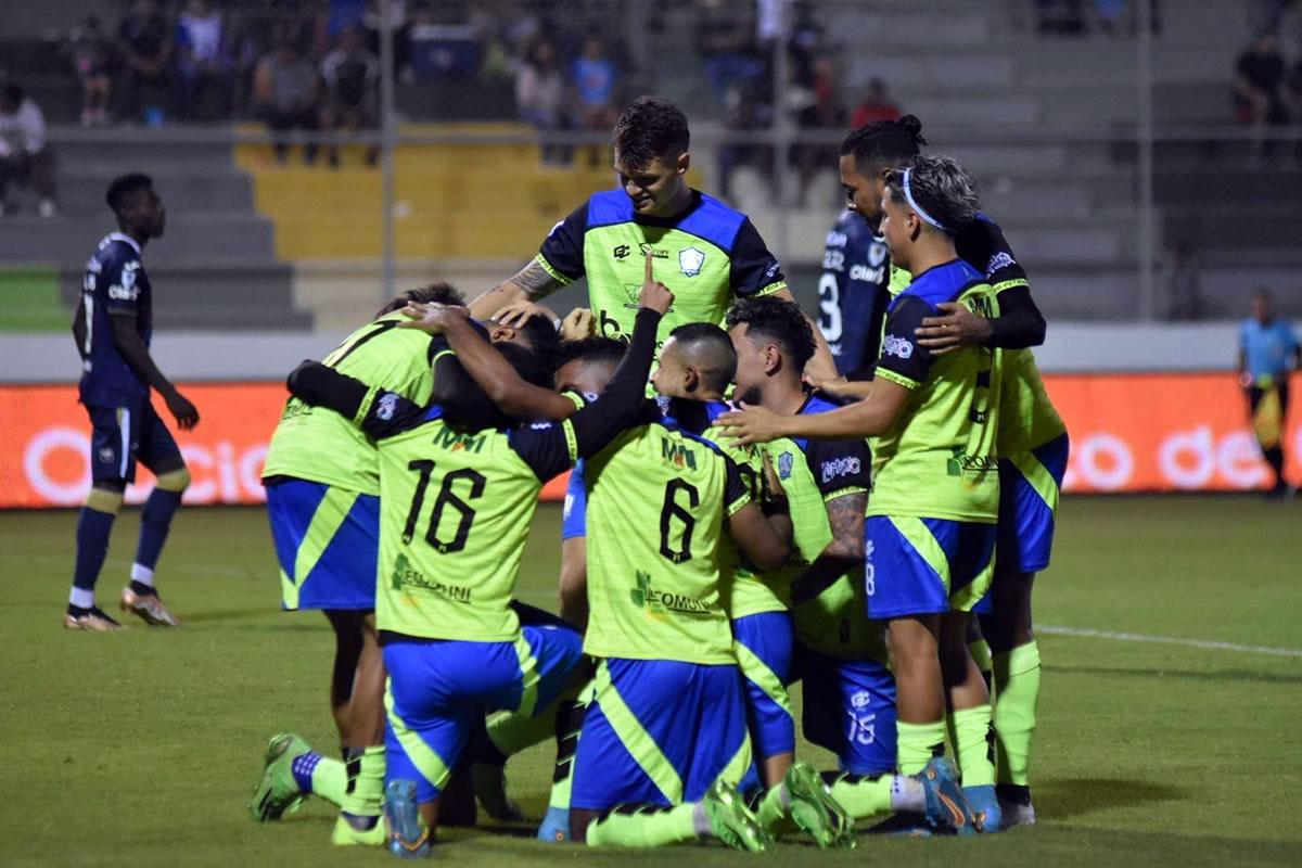 La celebración de los jugadores del Olancho FC tras el gol de Cristian Cálix.