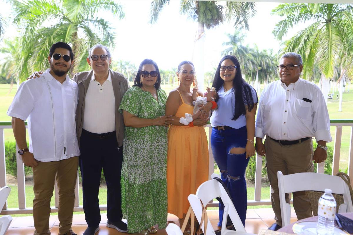 Presentan con emoción y amor a la bebé Rafaella Molina Reyes