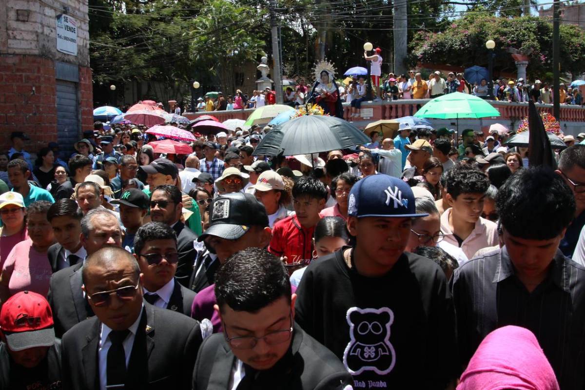 Con fe y devoción, hondureños reviven la Pasión de Cristo en Viernes Santo