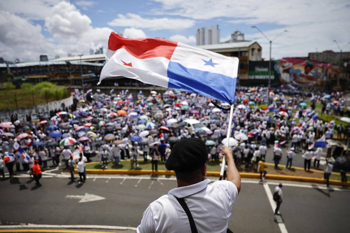 Masivas protestas y bloqueos en Panamá contra reformas de Mulino