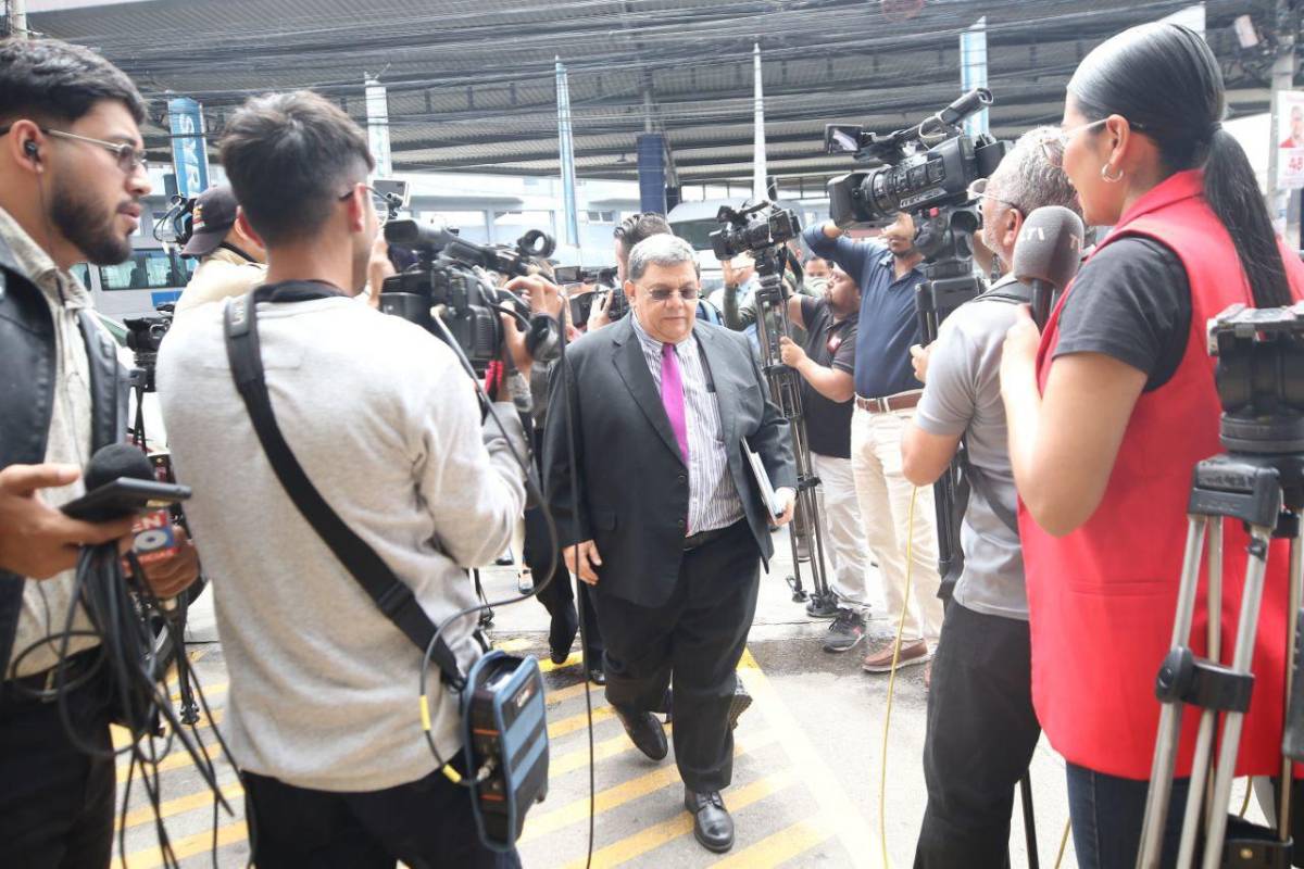 “Equipo élite” del TSC llega al CNE para investigar atrasos electorales