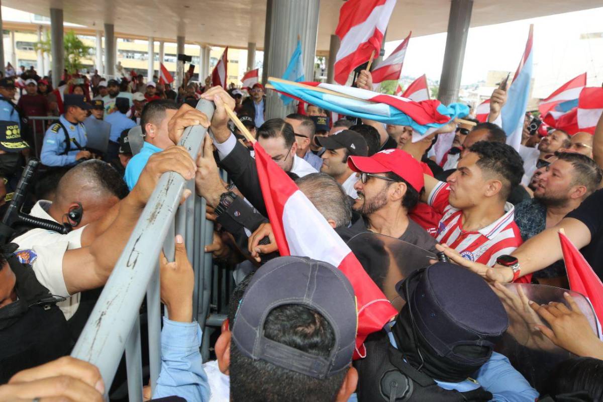 Toletazos y Cálix en el centro del caos: esto originó el zafarrancho en el CN