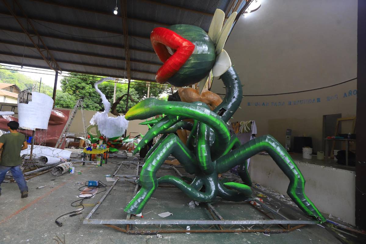 Durante varios meses los trinitecos se reúnen en la plaza Jerusalén, que es el lugar en donde surge la magia de las chimeneas.