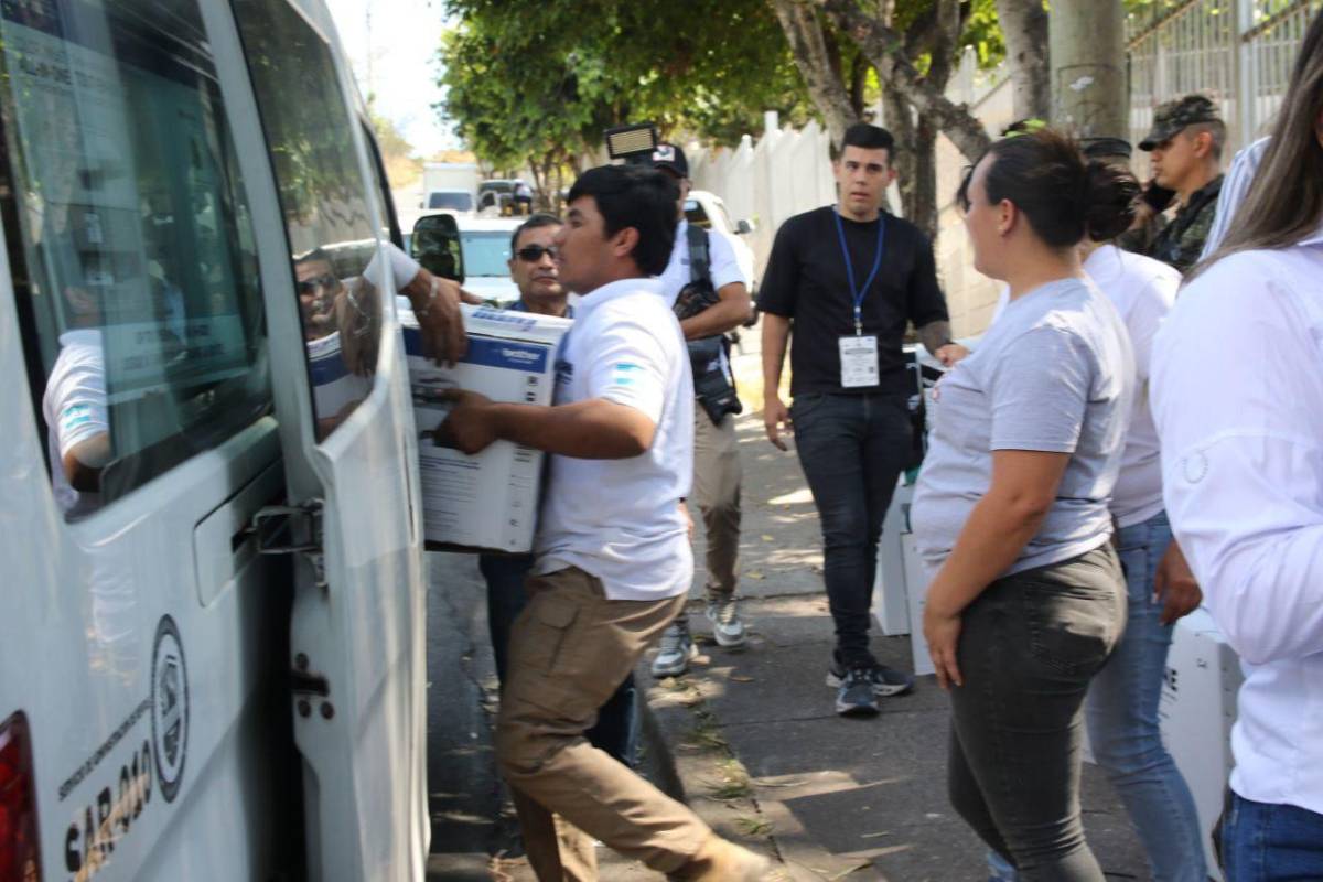 Cossette López cuestiona a Jorge Lanza: “¿A usted quién lo contrató?”