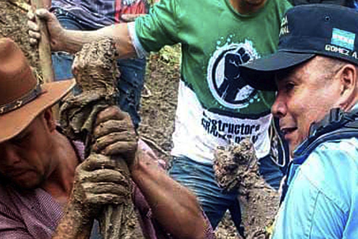 La familia había quedado soterrada.