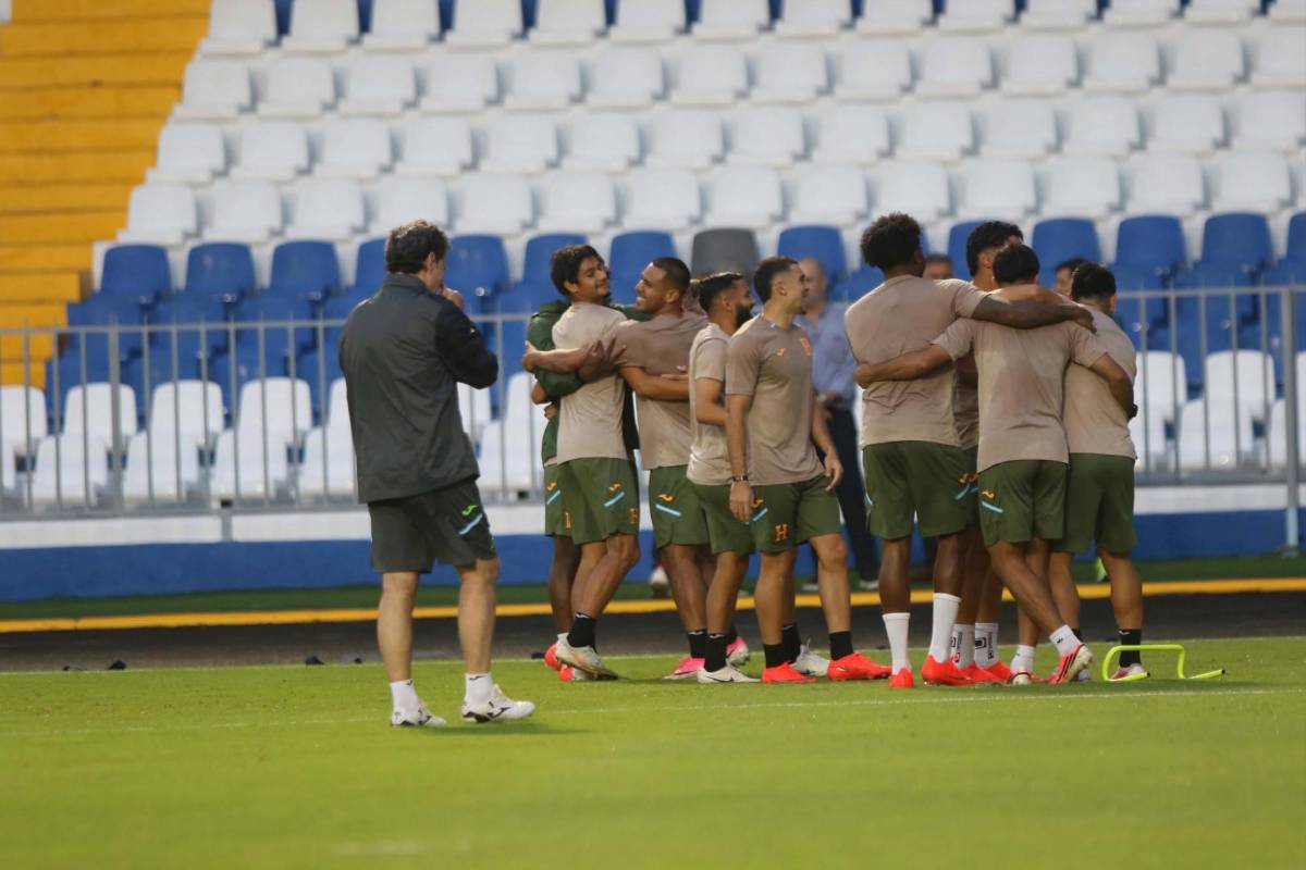Honduras con visita especial y la triste foto de Edwin en último entrenamiento