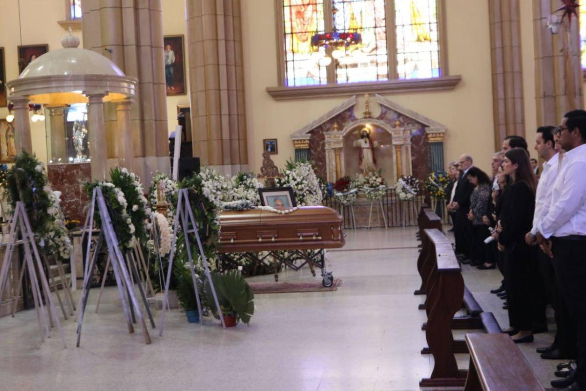 Familia y amigos despiden a don Emilio Larach con emotiva misa