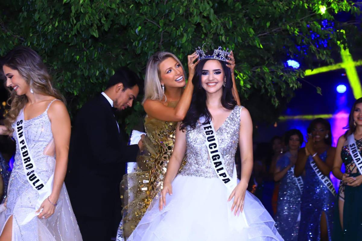 Momento de su coronación.