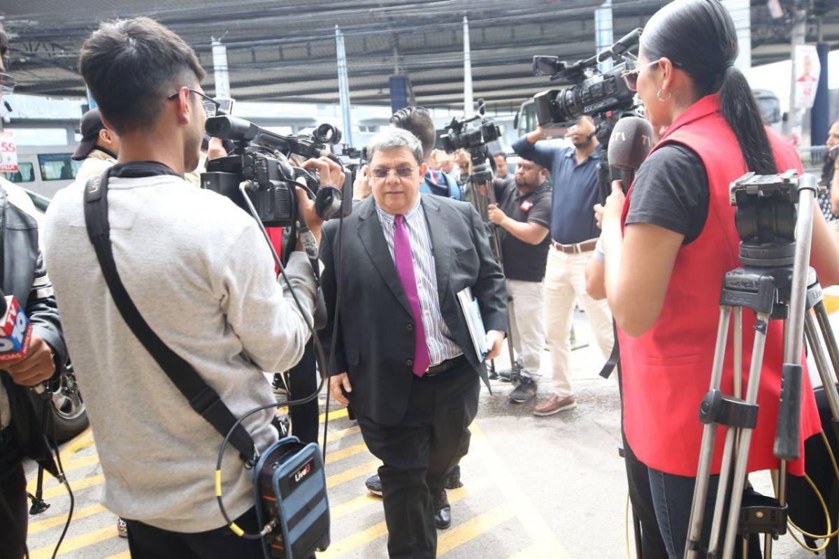 “Equipo élite” del TSC llega al CNE para investigar atrasos electorales