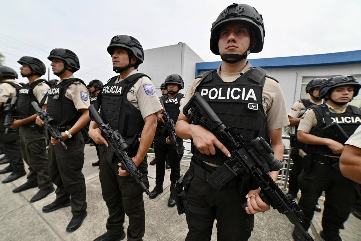 Narcos utilizaban vehículos de bomberos y ambulancias para traficar en Ecuador