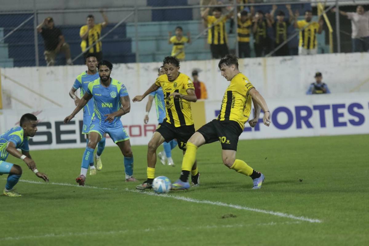 Real España festeja, chicas, debutante sorprende y jugador salió en camilla