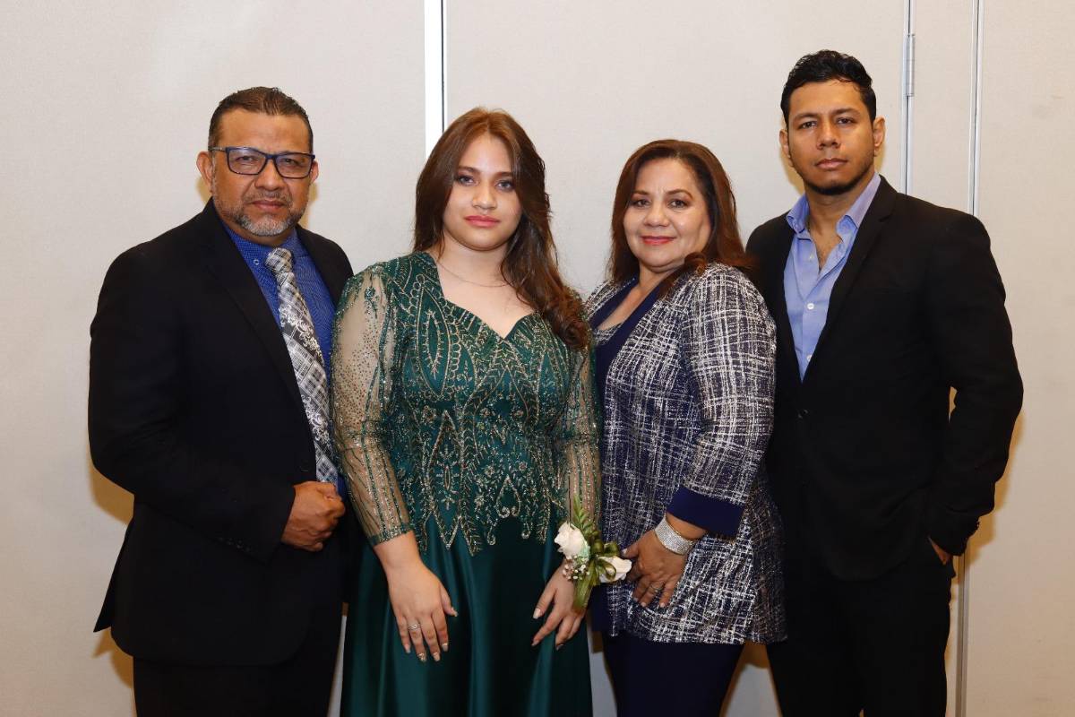 Seniors 2026 de la Canaan Christian Academy festejan su graduación