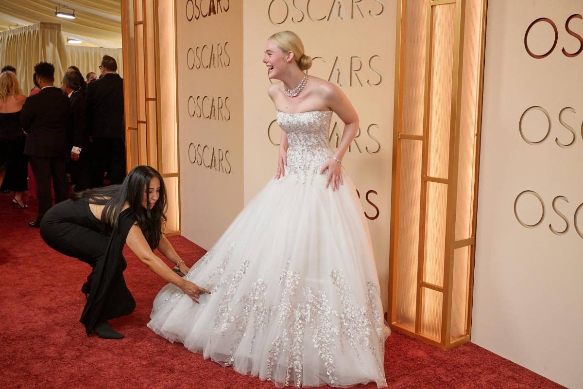 Elle Fanning se transformó en una princesa en los Óscar 2026