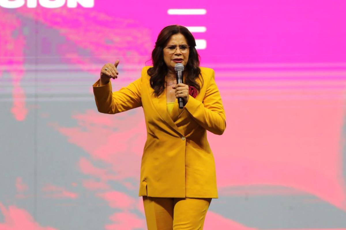 Reapariciones y respaldo a Rixi: las imágenes que dejó la asamblea de Libre en Tegucigalpa