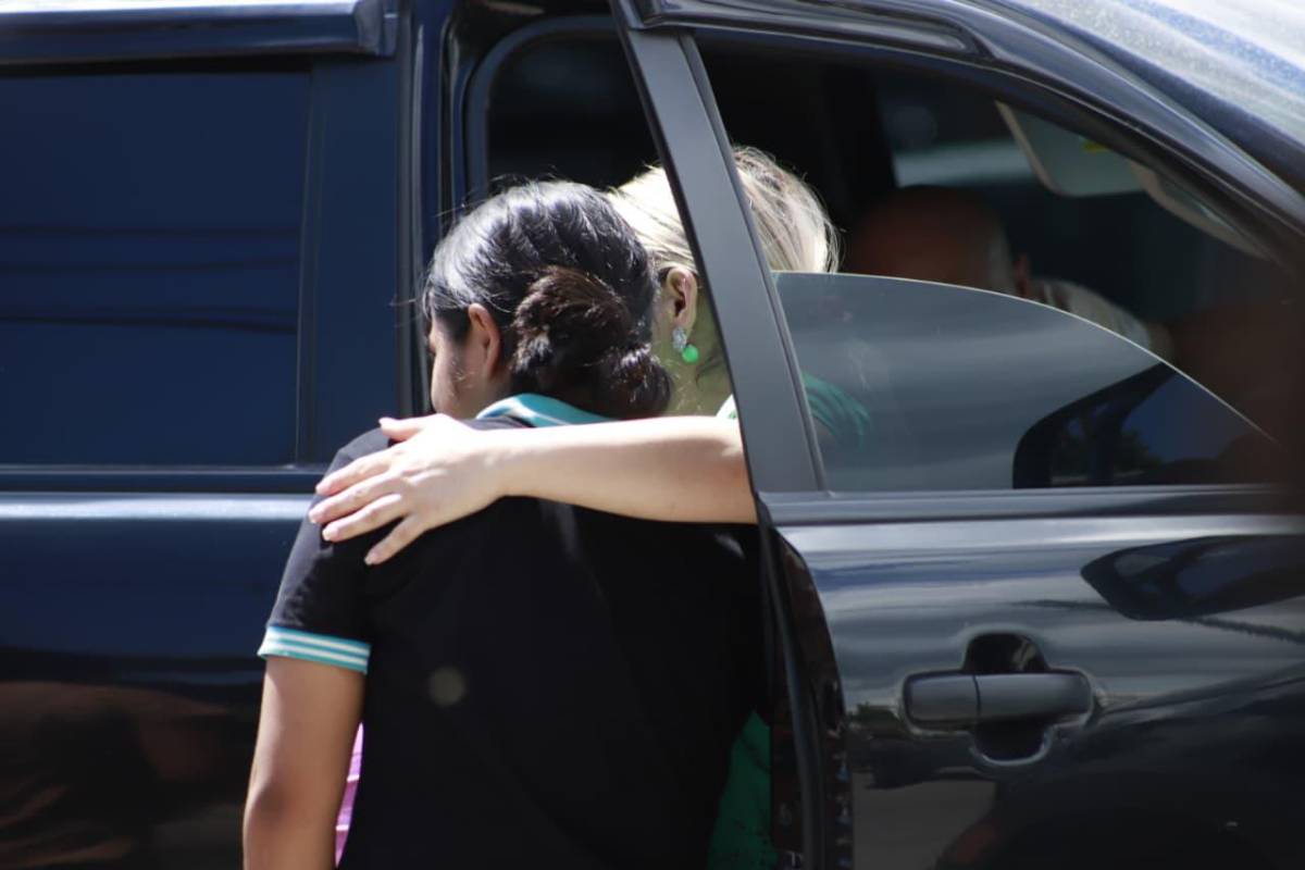 Lo que se sabe de la mujer hallada muerta en camioneta en SPS; su esposo está requerido