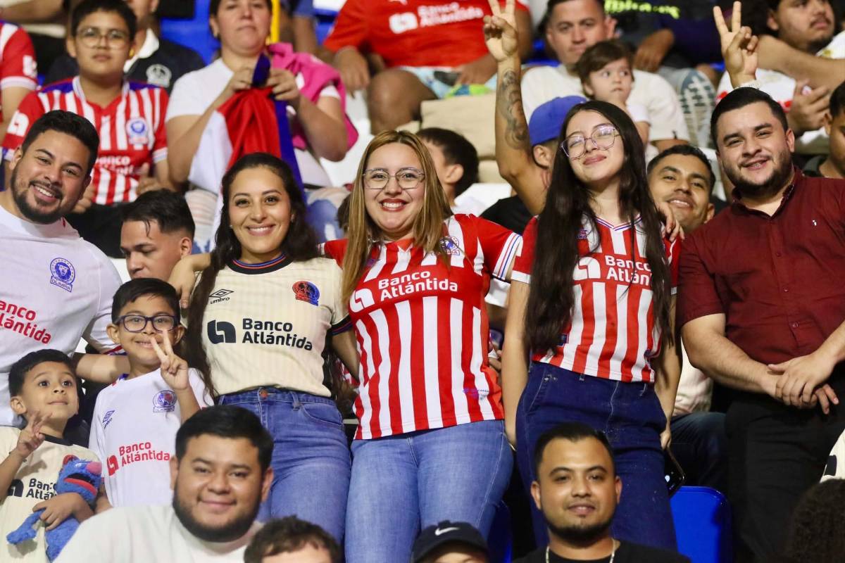 Olimpia vs Firpo: enfado de Spiderman, la pareja de la Ultra y quién es la colocha