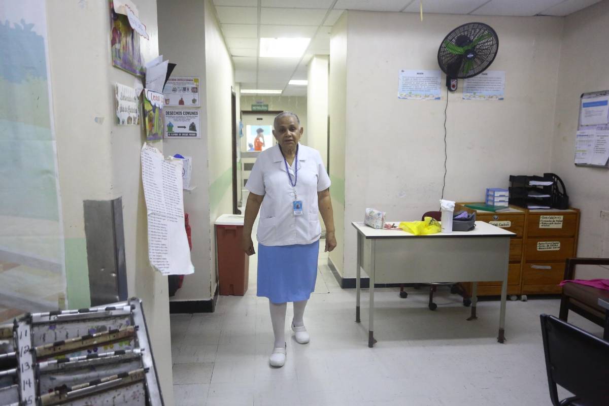 “Pasamos huracanes, temblores y huelgas, pero no dejamos de servir”: enfermeros