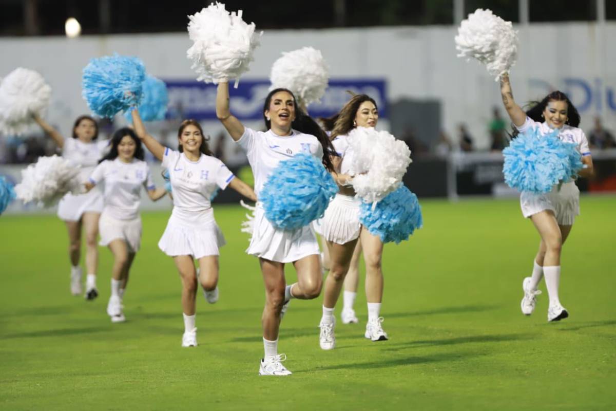 Sensuales y encantadoras pomponeras en La Gran Revancha