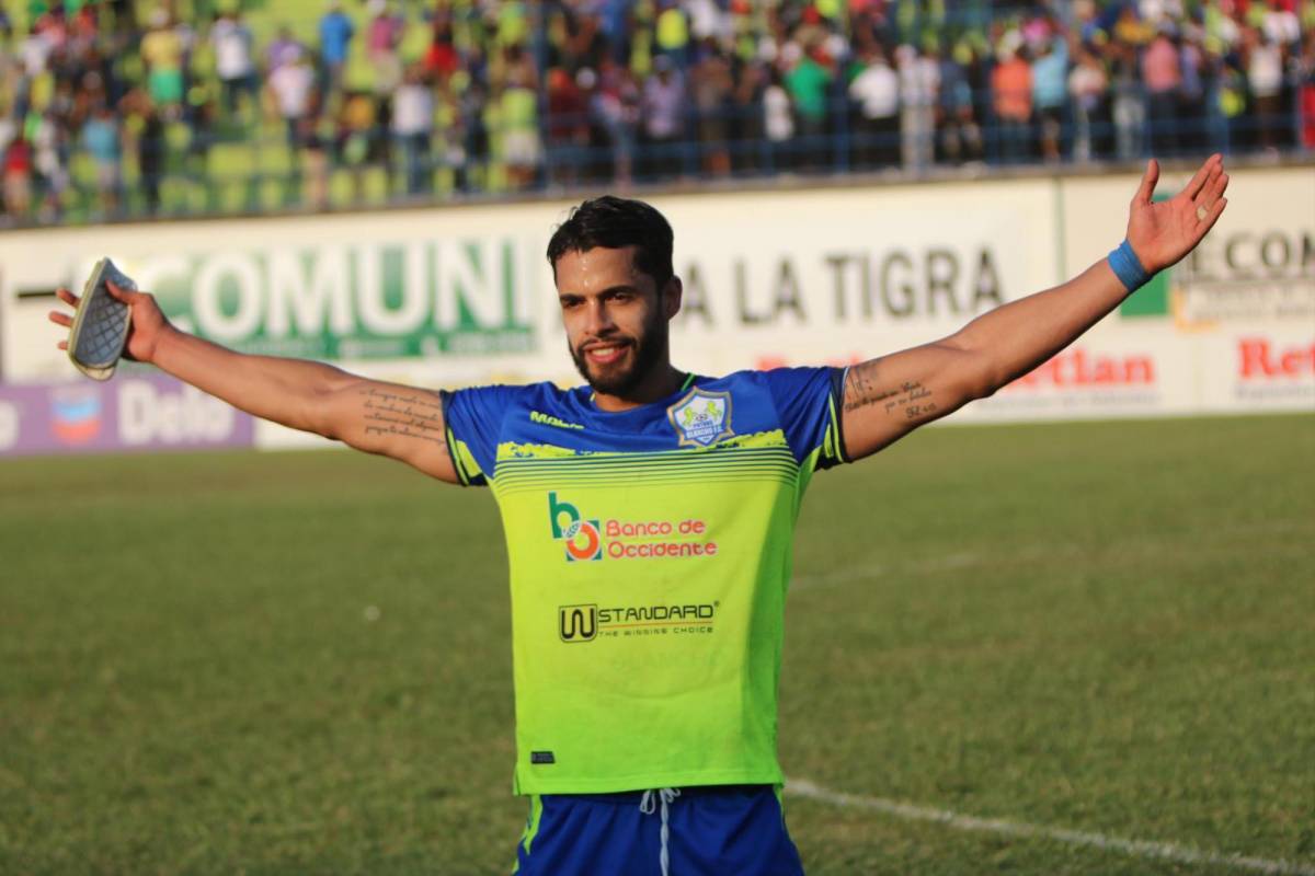 El defensor Nelson Muñoz fue el héroe de Olancho FC al marcar el gol de la victoria.
