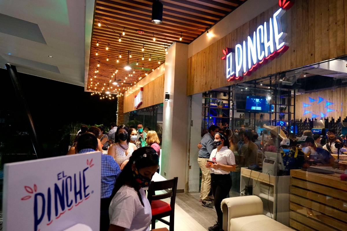 Cóctel por la inauguración  de El Pinche