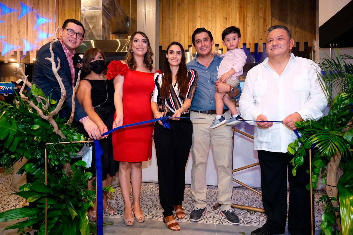 Cóctel por la inauguración  de El Pinche