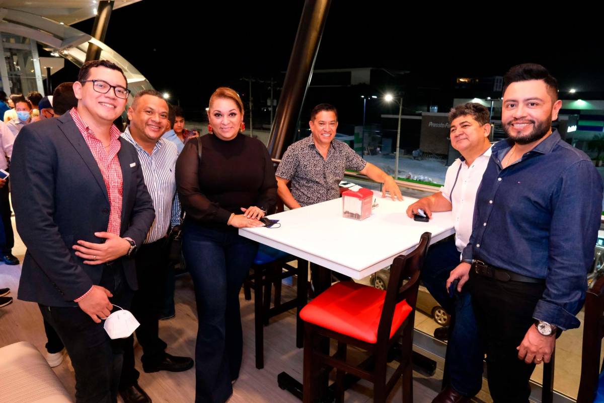 Cóctel por la inauguración  de El Pinche