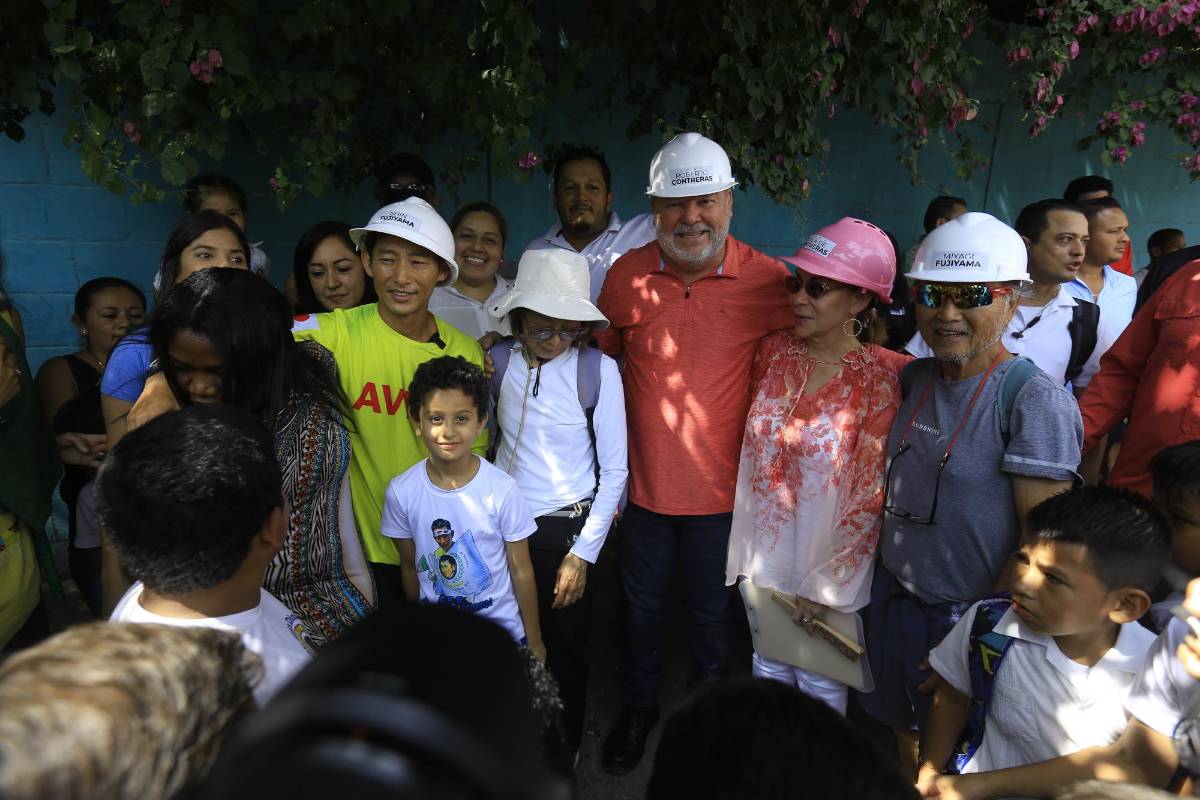 Shin Fujiyama y Roberto Contreras inician remodelación en escuela Dionisio de Hererra