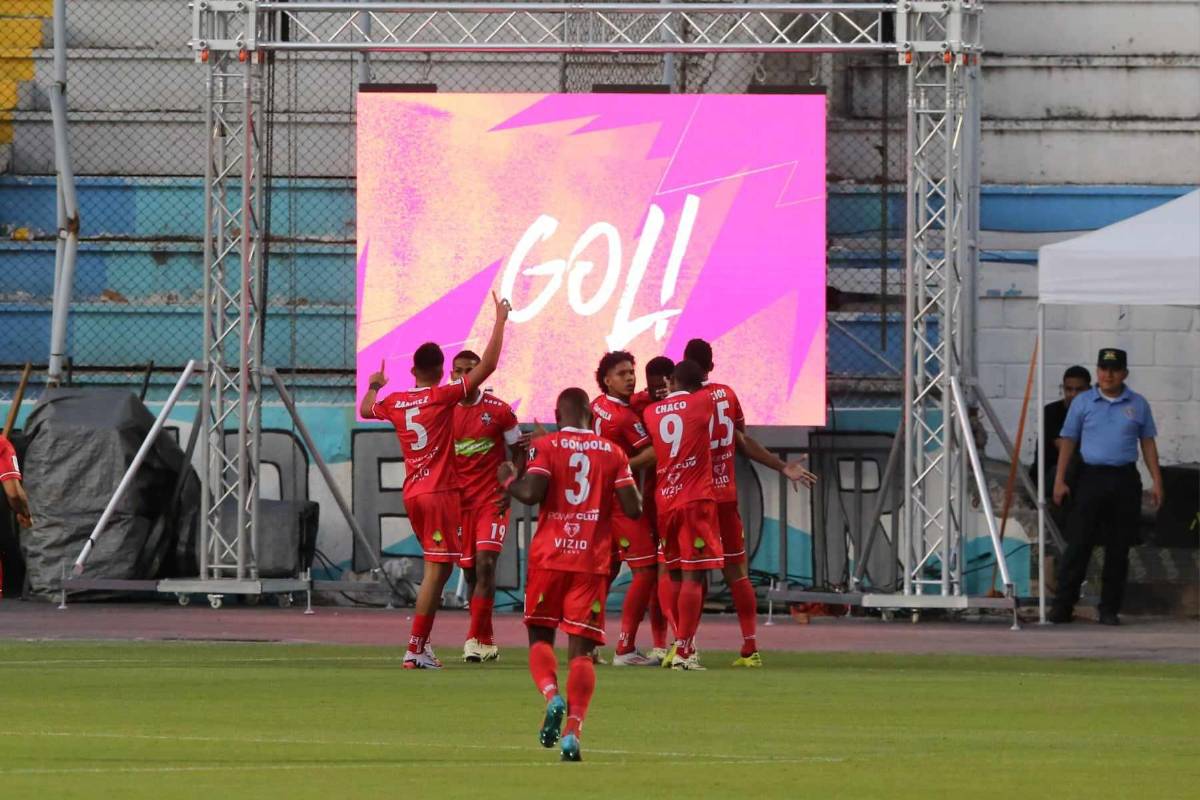 Jugadores del Sn Francisco celebrando el gol.