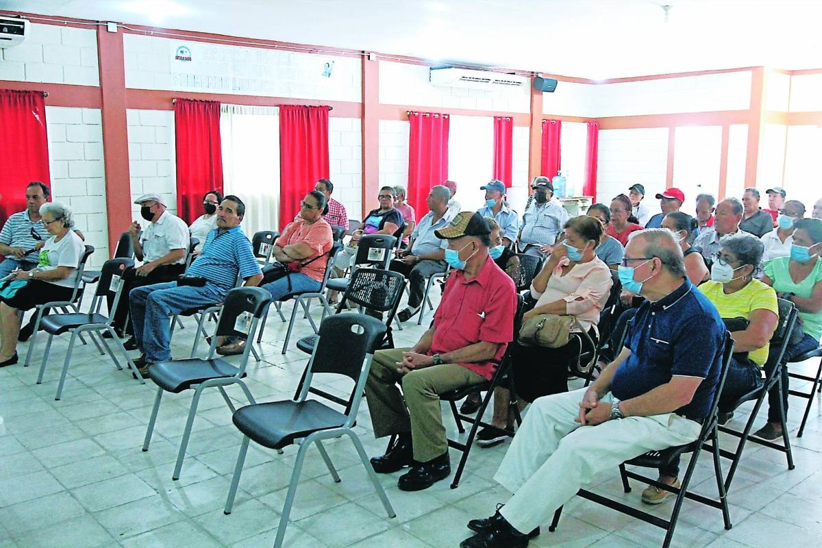 Un trato digno y medicamentos exigen pensionados del IHSS