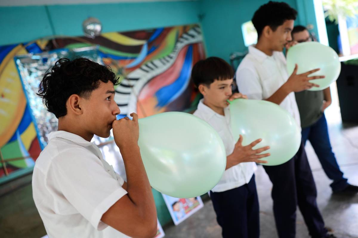 Con entusiasmo reciben visita de Mente Sana en el instituto José Castro López